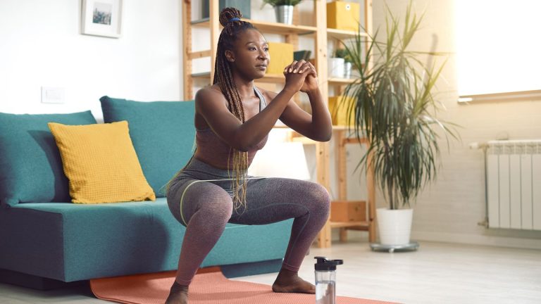 5 potentiële gezondheidsvoordelen van weerstandsbandtraining