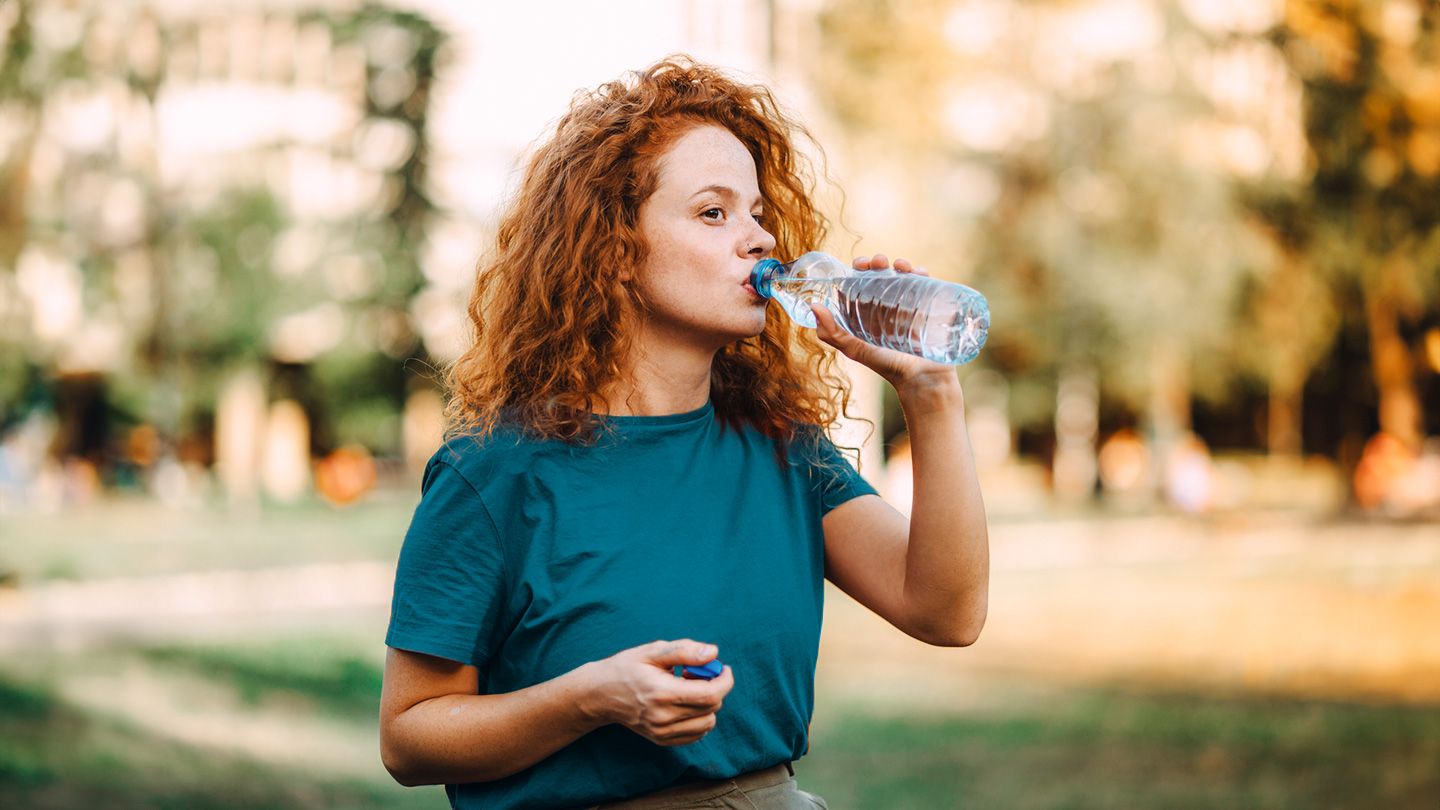 Drinkwater uit plastic flessen kan leiden tot schadelijke blootstelling aan microplastics