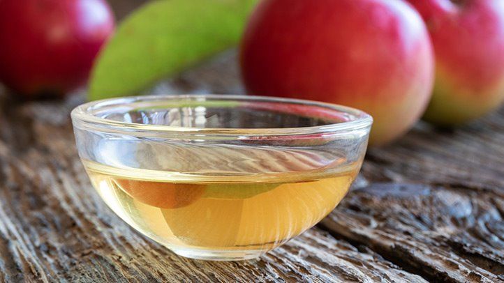 8 aangeprezen gezondheidsvoordelen van appelazijn (en wat het onderzoek zegt)