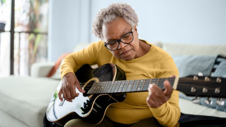 Een instrument bespelen of zingen bevordert de gezondheid van de hersenen tot op hoge leeftijd