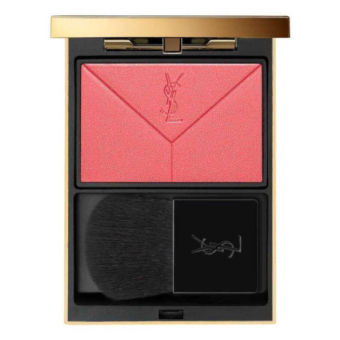 Tendance des lèvres floues, la mode de beauté qui vient de la Corée donne des lèvres sensuelles à la preuve de la chaleur