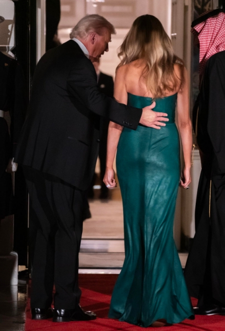 Het perfecte silhouet van de jurk van Melania Trump
