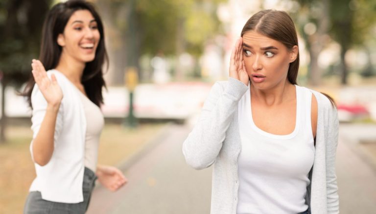 Ineenkrimpen, niet cool en vervelend: waarom we millennials niet meer kunnen uitstaan