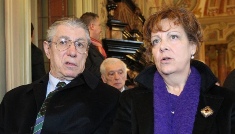 Umberto Bossi sterft, de oneindige liefde voor zijn vrouw Manuela: toen ze elkaar ontmoetten