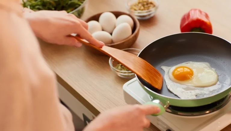 Bij Alzheimer beschermen eieren de hersenen. Hoeveel te eten, volgens experts