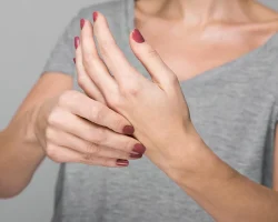 De ziekte van Parkinson, hoe de anti-tremorhelm werkt (en niet alleen) en voor wie deze is geïndiceerd