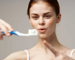 Gingivitis en parodontitis: waarschuwingssignalen en wat te doen vanaf jonge leeftijd