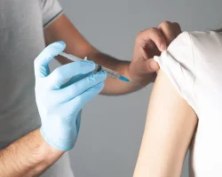 HPV, het vaccin beschermt tegen verschillende tumoren: wie moet er gevaccineerd worden en hoeveel Italianen ervan weten