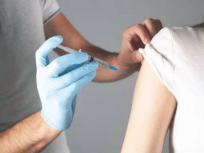 HPV, het vaccin beschermt tegen verschillende tumoren: wie moet er gevaccineerd worden en hoeveel Italianen ervan weten