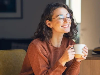 Het geheim van geluk schuilt in micro-vreugde, het sociale fenomeen dat ons leert om met weinig van het leven te genieten