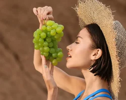 Wil je je huid beschermen tegen de zon? Eet veel groenten en fruit en mis geen druiven