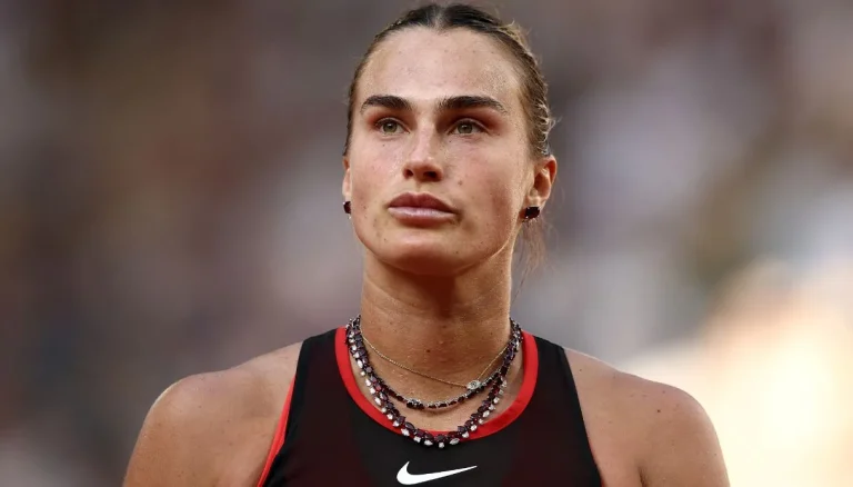 Sabalenka, Osaka en de anderen: tennis verandert in een catwalk met luxe merken en kostbare juwelen