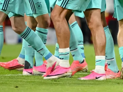 Roze golf op het WK 2026, omdat alle voetballers roze schoenen dragen