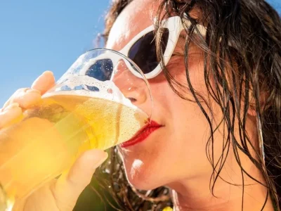 Bier en muggen, want de drank verhoogt de kans op beten. De studie