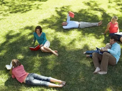 Collectief lezen is het fenomeen van de zomer, hoe de buitenboekenclub van Baricco werkt