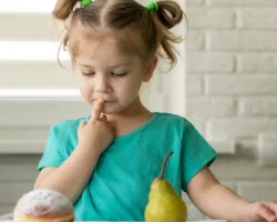 Diëten en kinderen, het alarm van kinderartsen: nee tegen voeding bepaald door AI en chatbots