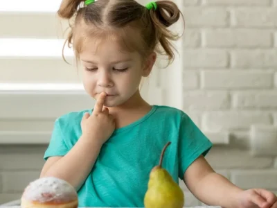 Diëten en kinderen, het alarm van kinderartsen: nee tegen voeding bepaald door AI en chatbots