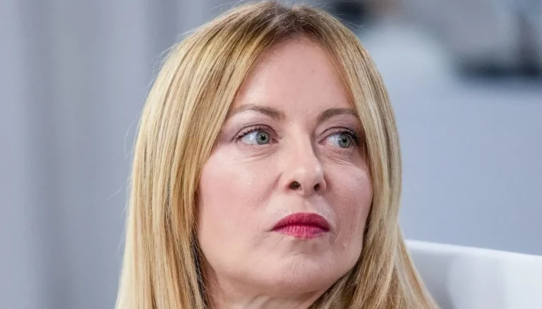 Giorgia Meloni en Andrea Giambruno samen, de gelegenheid is speciaal