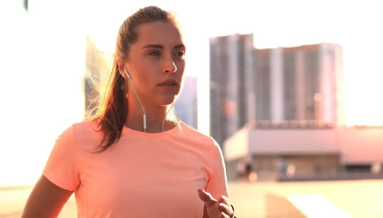 Is wandelen na het eten goed voor je? Dit is waarom je er een gewoonte van moet maken