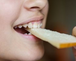 Kazen met rauwe melk, omdat deze niet worden aanbevolen en potentieel gevaarlijk zijn voor jonge kinderen