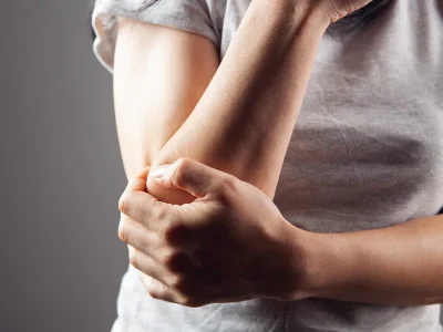 Osteoporose, hoe voorkom je het: pas op voor kwetsbare botten, hoe belangrijk de hersenen en hormonen zijn