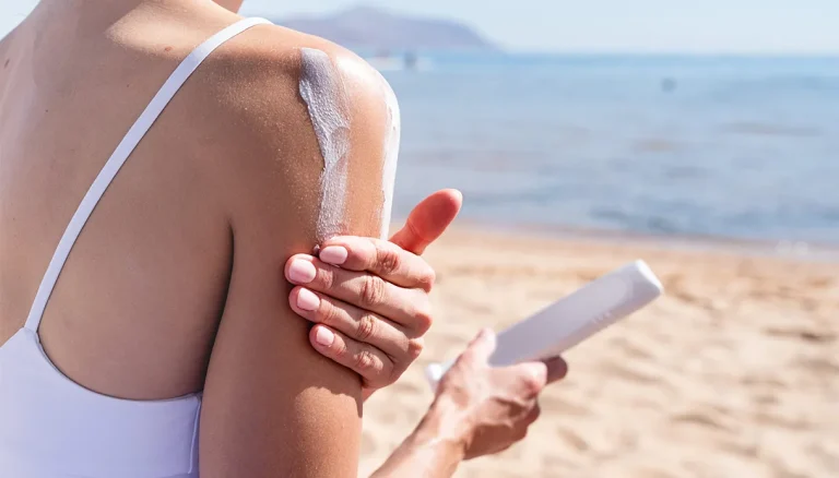 Uitdroging, gezwollen benen, huiduitslag en meer: ​​wat moet je meenemen tegen zomerkwaaltjes