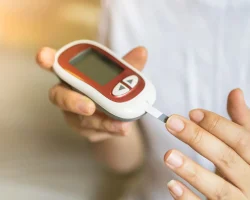 Verzengende hitte en diabetes, wat er gebeurt: de acht regels om risico’s te vermijden