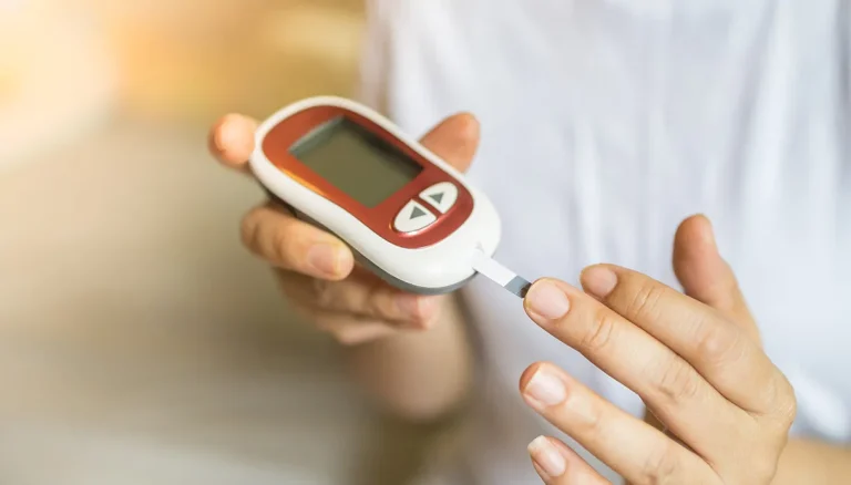 Verzengende hitte en diabetes, wat er gebeurt: de acht regels om risico’s te vermijden