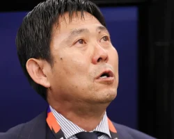 WK 2026, de Japanse coach is al een meme: de tranen en de schoolborden op het veld