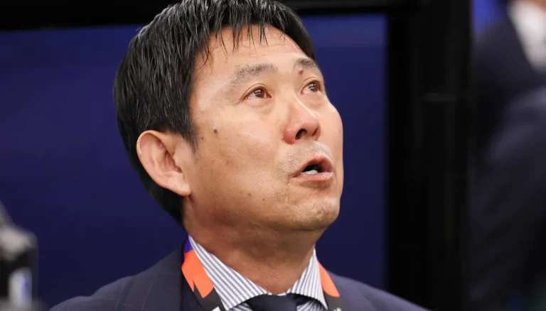 WK 2026, de Japanse coach is al een meme: de tranen en de schoolborden op het veld