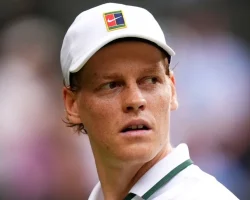 Jannik Sinner, omdat zijn ouders niet op Wimbledon zijn om hem aan te moedigen