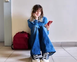 Telefoonverbod op school, het antwoord op onze wens om de verbinding te verbreken?