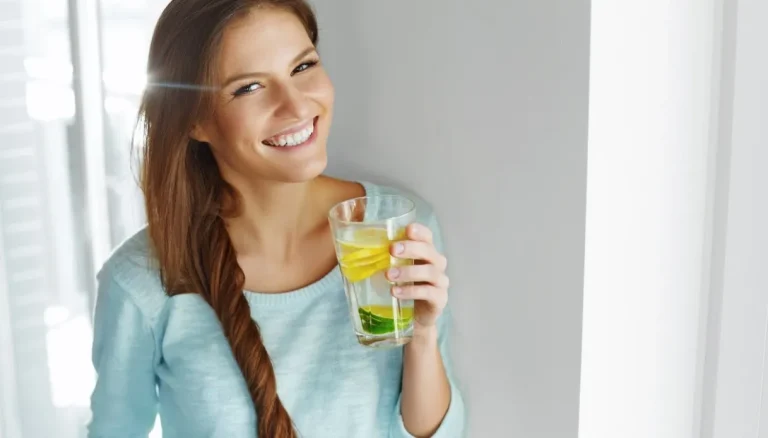 De meest dorstlessende drankjes als de hitte ondraaglijk is (en welke je moet vermijden)