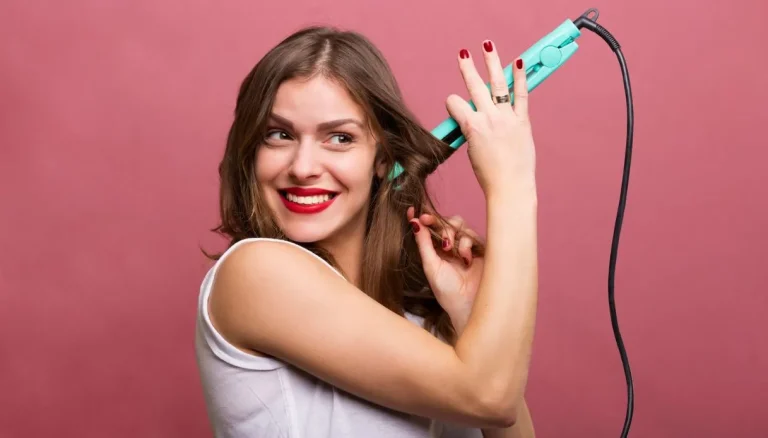 Dites-moi quels cheveux (et personnalité) vous avez et je vous dirai quel lisseur vous convient le mieux