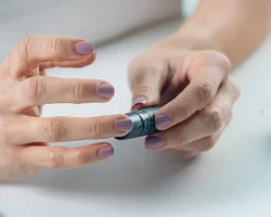 Type 1-diabetes treft niet alleen kinderen en adolescenten: het kan ook bij volwassenen voorkomen, hier is waarom
