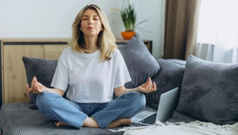 Yoga, de (concrete) voordelen tegen depressie: waarom het echt werkt