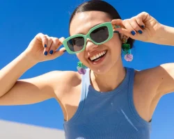 Rode ogen, droogheid en glasvocht: hoe beschermt u uw gezichtsvermogen in de zomer?