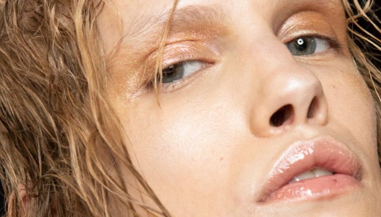 Lèvres givrées effet verre : le Lip Gloss Lifter Gel de Maybelline New York se vend comme des petits pains (aujourd’hui avec une remise)