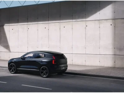 Volvo EX30 Black Edition, het kleine zwarte jurkje dat altijd werkt