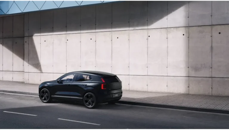 Volvo EX30 Black Edition, het kleine zwarte jurkje dat altijd werkt