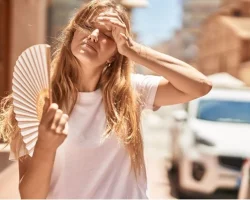 De hitte keert terug, het risico op migraine neemt toe: wat te vermijden. Tips voor het einde van de zomer