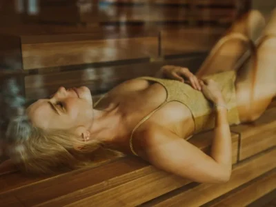 Hittegolven bestrijden met herhaaldelijk gebruik van de sauna: het perfecte excuus voor een zomer in de spa