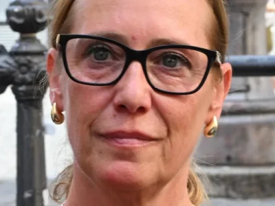 Ilaria Cucchi trouwt met de advocaat Fabio Anselmo, een liefde geboren in de naam van Stefano