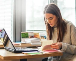 Studeren met het ijsblokje, de lachwekkende trend helpt ons helemaal niet