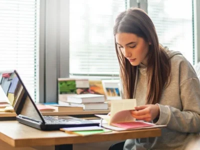 Studeren met het ijsblokje, de lachwekkende trend helpt ons helemaal niet