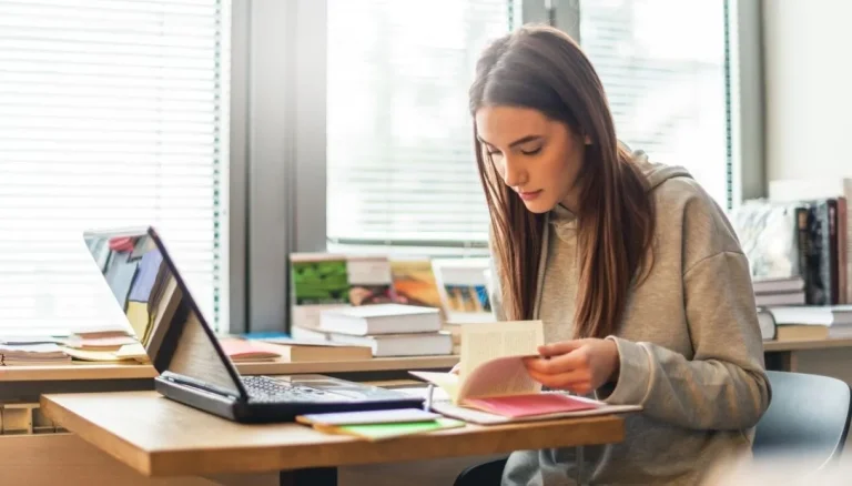 Studeren met het ijsblokje, de lachwekkende trend helpt ons helemaal niet
