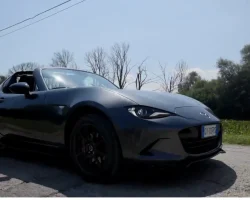 Mazda MX-5 RF Homura: de auto die je eraan herinnert hoe lekker het is om even pauze te nemen