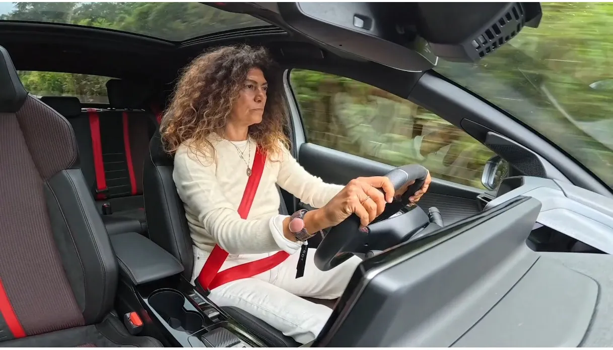 Peugeot E-208 GTi, de elektrische auto met veel karakter: mooi, razendsnel en beslist niet verlegen