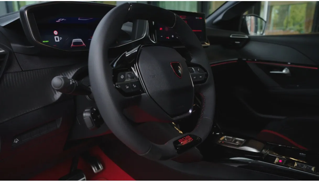 Peugeot E-208 GTi, de elektrische auto met veel karakter: mooi, razendsnel en zeker niet verlegen