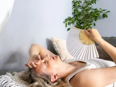De menopauze, van de woorden van Martina Colombari tot de taboes die zich verzetten. Waarom Wereld Menopauze Dag vieren (18.10)